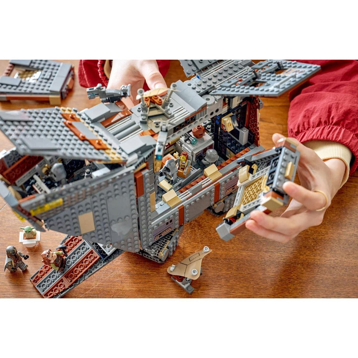 LEGO Offworld Sandcrawler and Mudhorn 75453