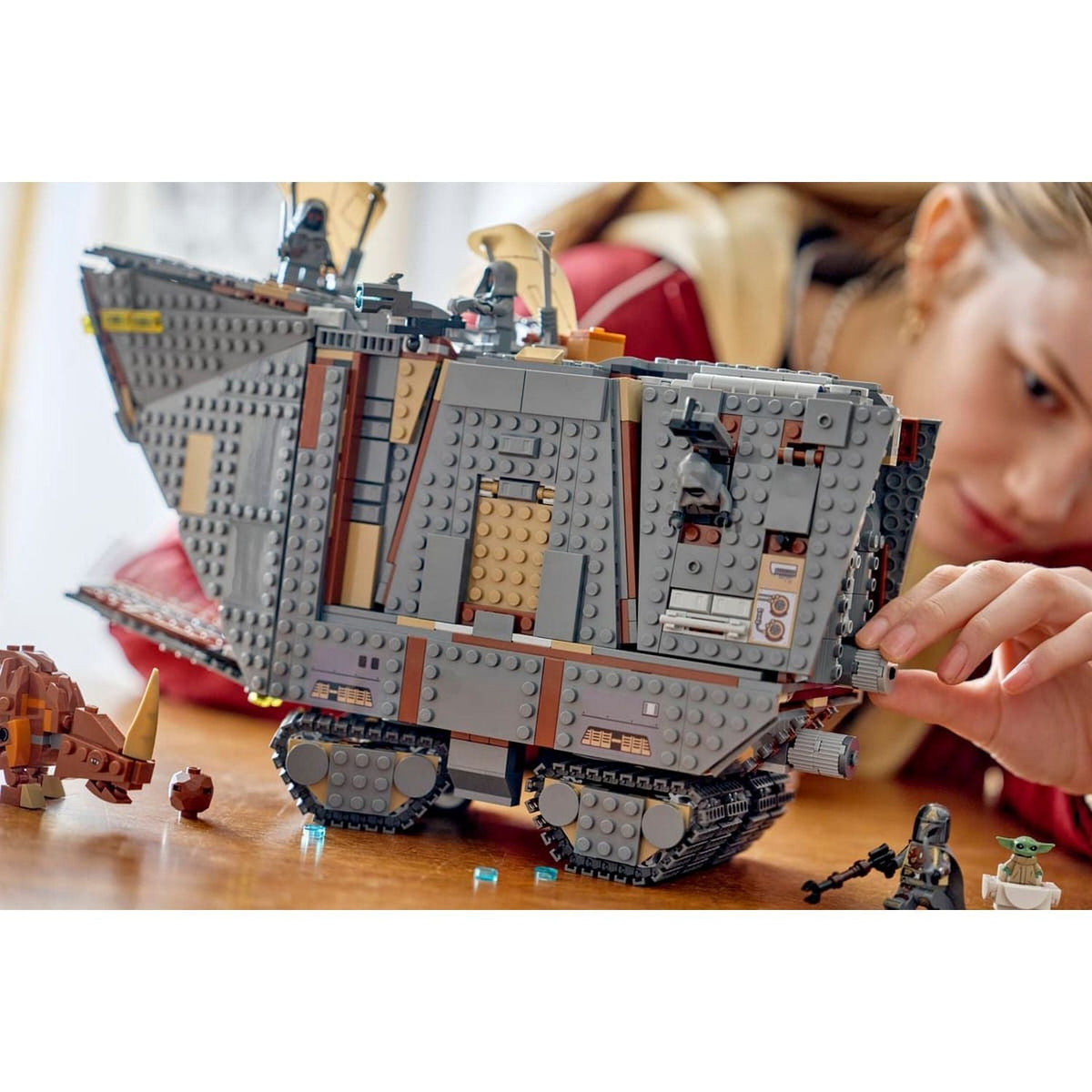 LEGO Offworld Sandcrawler and Mudhorn 75453